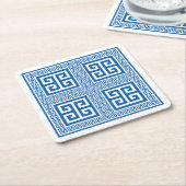 ギリシャ鍵パターン青と白 スクエアペーパーコースター (アングル)