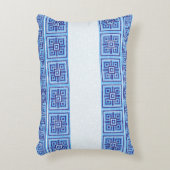 ギリシャ風モザイクタイルオーナメント – ブルーシェード アクセントクッション (正面(垂直))