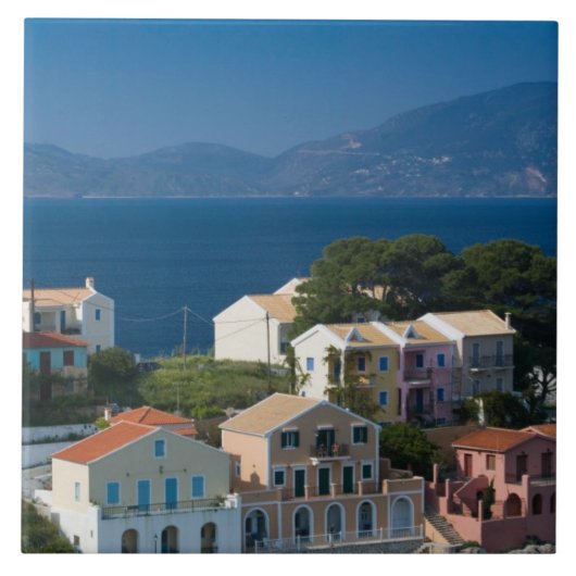 ギリシャ、イオニア諸島、ケファロニア、アソス： タイル (正面)