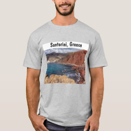 ギリシャ サントリーニ島の赤いビーチ Tシャツ