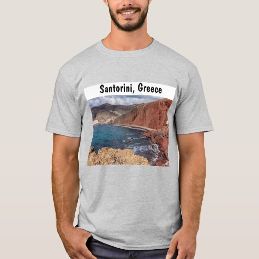 ギリシャ サントリーニ島の赤いビーチ Tシャツ (正面)