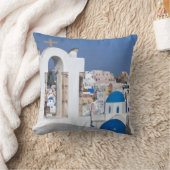 ギリシャ、サントリーニ。鐘楼とブルードーム2個分 クッション (ブランケット)