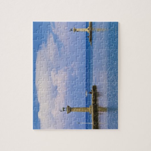 ギリシャ、ローデスのMandraki港のシカの彫像 ジグソーパズル (縦)