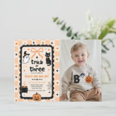ギンガムチェックのハロウィン&3歳の誕生日フォト 招待状 (スタンド正面)
