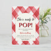 ギンガムレッド彼女はニュートラルポップ・アートのベビーシャワーに準備ができている 招待状 (スタンド正面)