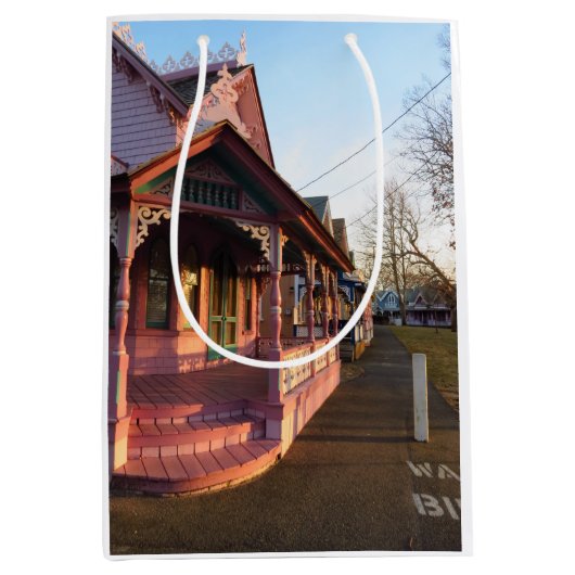 ギンガーブレッドに暖かい夕日 – Martha's Vineyard ミディアムペーパーバッグ (正面)