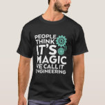 ギークおもしろいとエンジニアTシャツIt'sエンジニアリング Tシャツ<br><div class="desc">そしておもしろいギークやエンジニユーモアのあるア用の引用文Tシャツ。人考えは魔法だ。我々はそれをエンジニアリングと呼ぶ。カッコいいエンジニアリング分野の家族や友人のためのtシャツ。</div>