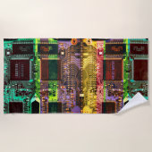 ギークカスタムとグリッチプリント回路基板ロボット ビーチタオル (正面)