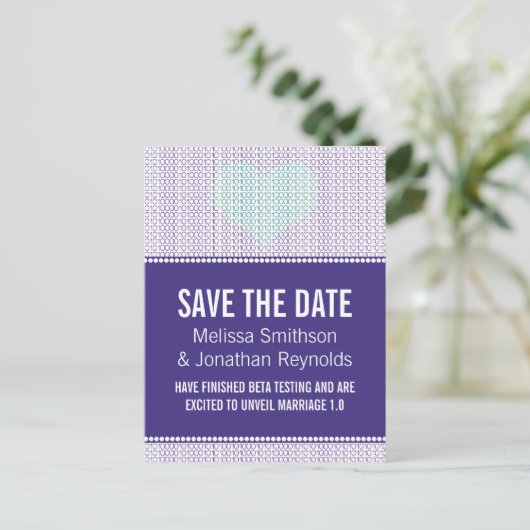 ギークシック日付ポストカードを保存、紫、ハート付き 案内ポストカード (スタンド正面)