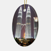 クアラルンプールのペトロナス・タワーズ セラミックオーナメント (左)