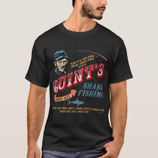 クイントのサメ釣り木製グッズ (ユニバーサル Â© UCS LLC) Tシャツ (正面)