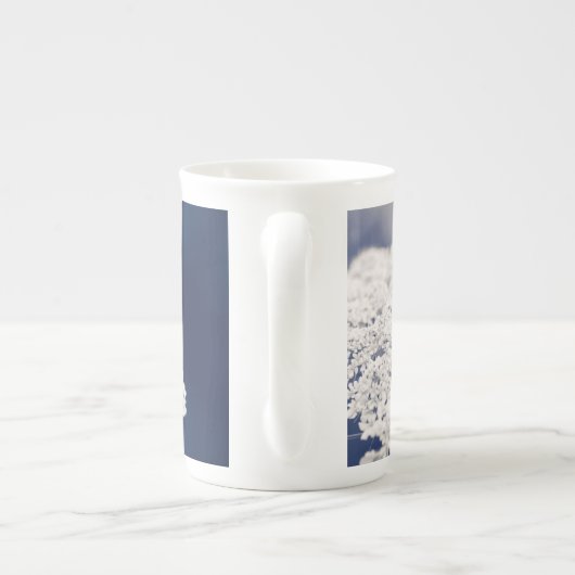 クイーンアンズレースフラワーブルーボーン中国マグカップ ボーンチャイナマグカップ (裏面)