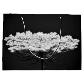 クイーンアンズレースワイルドフラワーズフラワーB&W ラージペーパーバッグ (裏面)