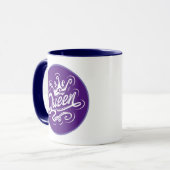 クイーンウィズクラウンタイポグラフィデザイン マグカップ (正面左)