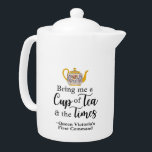 クイーンエレガントビクトリアティー引用文キュイビクトリアン<br><div class="desc">ビクトリア保女王が引用文出来る時に「落ち着いて茶を飲め」と言えば何だ？若いビクトリアがイギリス女王に選ばれて出した最初の命令は「茶とタイムズを持ってきてくれ」だった。 ここでは、この引用文と実際の時代の英国のティーポットのデザインを組み合わせビクトリアンて、メトロポリタン美術館の提供を受けたおもしろいの女の子のボスや紅茶や歴史を愛する人のために！</div>