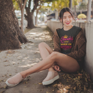 クイーンズ生まれは10月のフェイクグリッター誕生日 Tシャツ