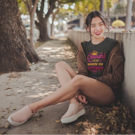 クイーンズ生まれは10月のフェイクグリッター誕生日 Tシャツ