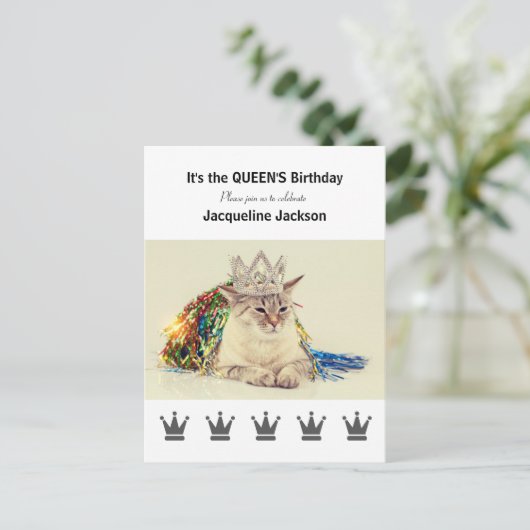 クイーンズ誕生日 – はがき誕生日招待状 インビテーションポストカード (スタンド正面)