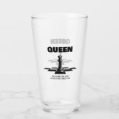 クイーンチェス彼女は任意の方向に移動できることを知っている タンブラーグラス (裏面)