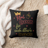 クイーン実在ズがお互いの王冠を固定する クッション (ブランケット)