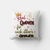 クイーン実在ズがお互いの王冠を固定する クッション (正面)