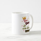 クイーン実在ズがお互いの王冠を固定する コーヒーマグカップ (正面右)