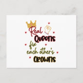 クイーン実在ズがお互いの王冠を固定する ポストカード (正面)