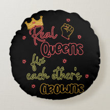 クイーン実在ズがお互いの王冠を固定する