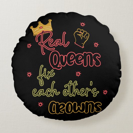 クイーン実在ズがお互いの王冠を固定する ラウンドクッション (正面)