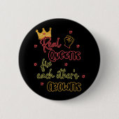 クイーン実在ズがお互いの王冠を固定する 缶バッジ (正面)