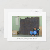 クウェートのスーク・ジュマで働く労働者の疲れ ポストカード (正面/裏面)