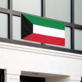 クウェート国旗 横断幕 (ビルの外側)