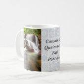 クエイマデラ・ダムの近くの秋の滝 コーヒーマグカップ (正面左)