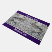 クオーツロックの紫色のダンセルフライパーソナライズされた ドアマット (アングル)