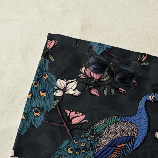 クジャクスタイリッシュと花の花嫁メイドブラック ビーチタオル (インサイチュ)