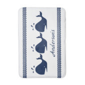 クジラと波の青と白パーソナライズされた バスマット (正面縦)