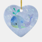 クジラの魚の男の赤ちゃんの誕生の発表のハート セラミックオーナメント (正面)
