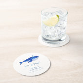 クジラモダンの赤ちゃんシャワーの下の青い男の子 ラウンドペーパーコースター (インサイチュ)