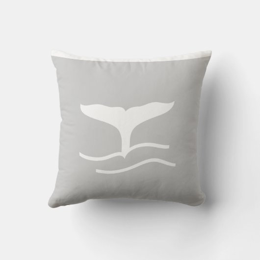 クジラ。白枕の上 クッション (裏面)