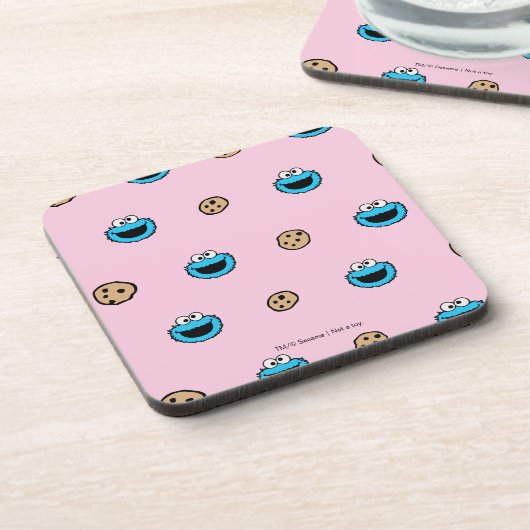 クッキーの怪獣とクッキーのピンクのパターン コースター (左側)
