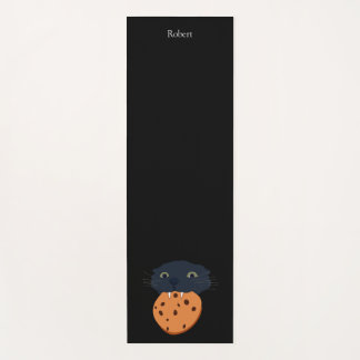 クッキーを歯に入れた黒猫 ヨガマット