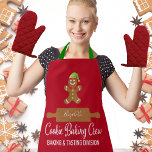 クッキーベーキングクルー赤クリスマス エプロン<br><div class="desc">休日のクリスマスベーキングに最適！可愛いジンジャーブレッドマン転がとあなたの名前のピン。おもしろいタイポグラフィは、「クッキーベーキングクルー – ベーキングと試飲の部門」と言う。家族全員に最適なエプロン！</div>