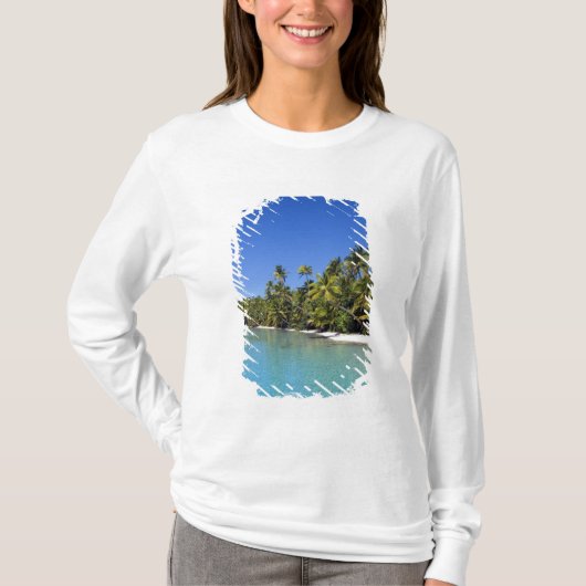 クック諸島のヤシの木が並ぶビーチ 2 Tシャツ (正面)