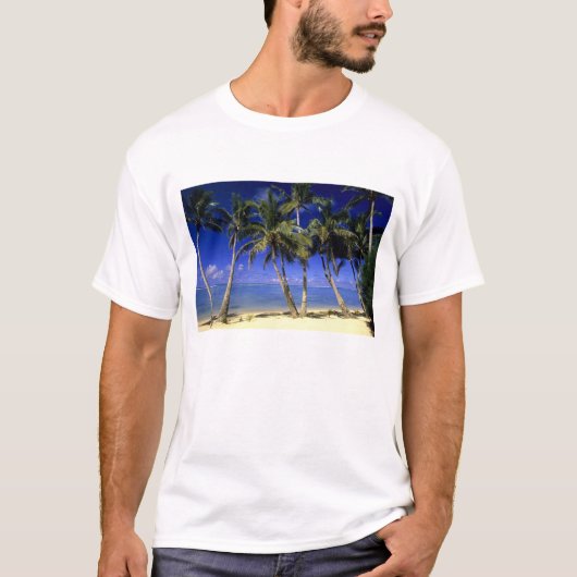 クック諸島のヤシの木が並ぶビーチ 4 Tシャツ (正面)