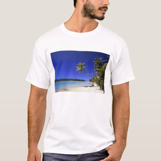 クック諸島のヤシの木が並ぶビーチ 5 Tシャツ (正面)