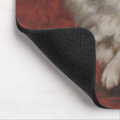 クッションに座ったふわふわの犬（ギュスターブクールベット） マウスパッド (コーナー)