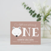 クマかわいい動物の最初の誕生日 インビテーションポストカード (スタンド正面)