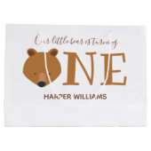 クマかわいい動物の最初の誕生日 ラージペーパーバッグ (裏面)