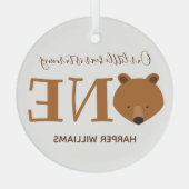 クマが一つの形容動物ファースト誕生日 ガラスオーナメント (裏面)