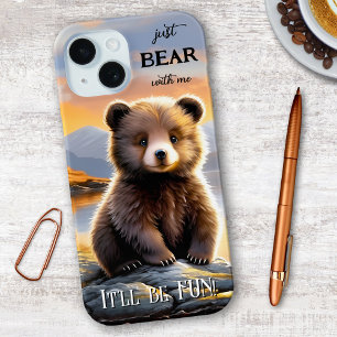 クマと一緒かわいいクマかわいい子 iPhone 15ケース